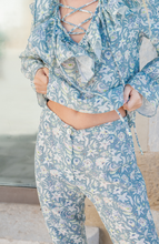 Cargar imagen en el visor de la galería, PANTALÓN BARAKAH FLORES AZULES