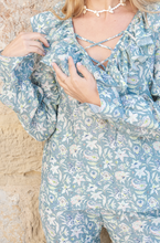 Cargar imagen en el visor de la galería, CAMISA BARAKAH FLORES AZULES