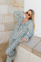 Cargar imagen en el visor de la galería, CAMISA BARAKAH FLORES AZULES