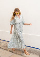 Load image into Gallery viewer, VESTIDO HABIBI FLORES AZULES